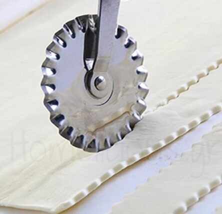 Ρόδα κοπής ζύμης με σχέδιο